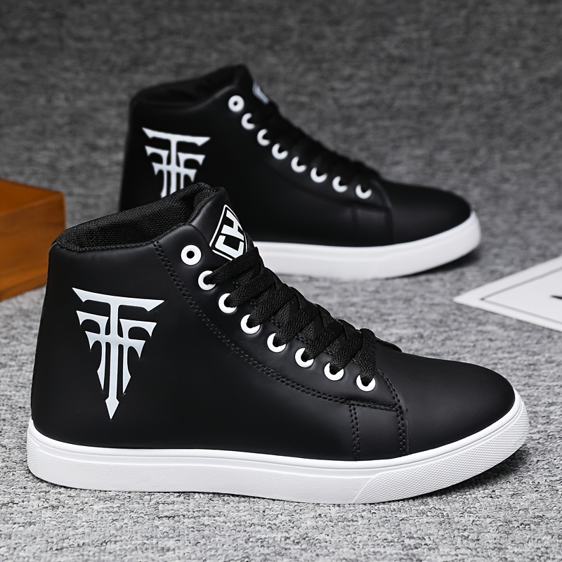[Baskets] Une paire de chaussures de sport montantes décontractées pour le skate en extérieur, confortables et adaptées aux voyages et au fitness (disponibles en tailles plus grandes), en blanc et noir, avec un style minimaliste