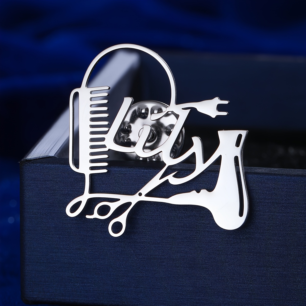 TEMU Personalized Scissors Comb Hairdryer Brooch Pin For Hairstylists, Custom Name Barber Heart Stainless Steel, Simple Hip Hop Style, Fashionable