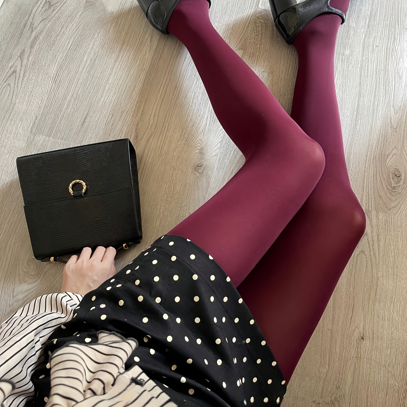 

1pc Women' Solid Color Velvet Casual Pants Autumn And Winter Personality Anti-pilling Red Tights Suitable For Dating Wear Tights