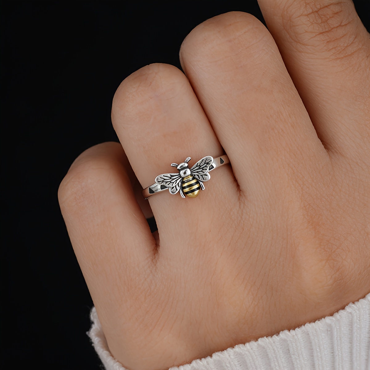 Women's Vintage Bee Ring, Perfect Gift for Special Occasions
