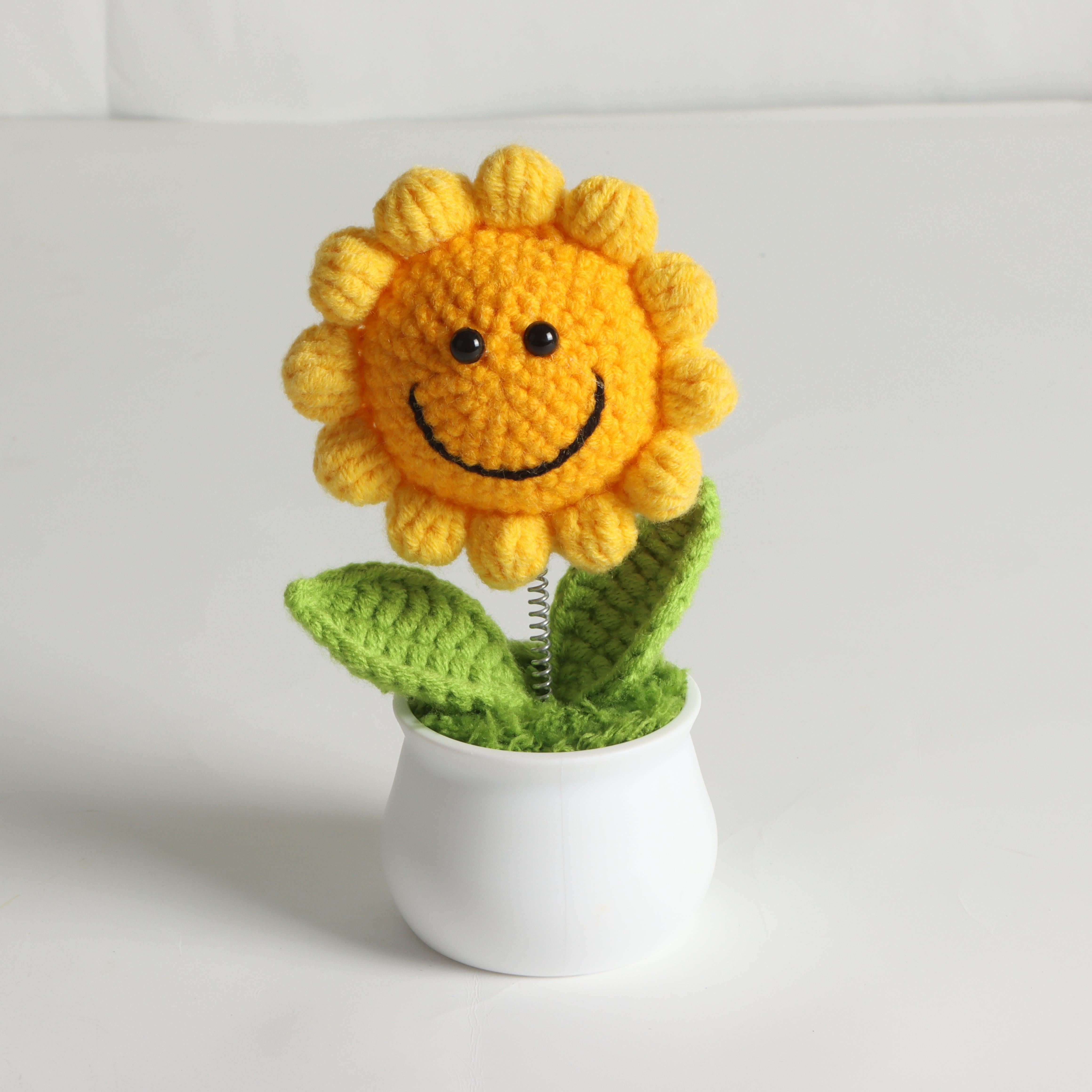 

Hand Crocheted Sunflower Collectible Doll - Fabric Smiling Flower Figurine, Ideal Gift For , Home Decor, Party Accessory, No Electricity Needed