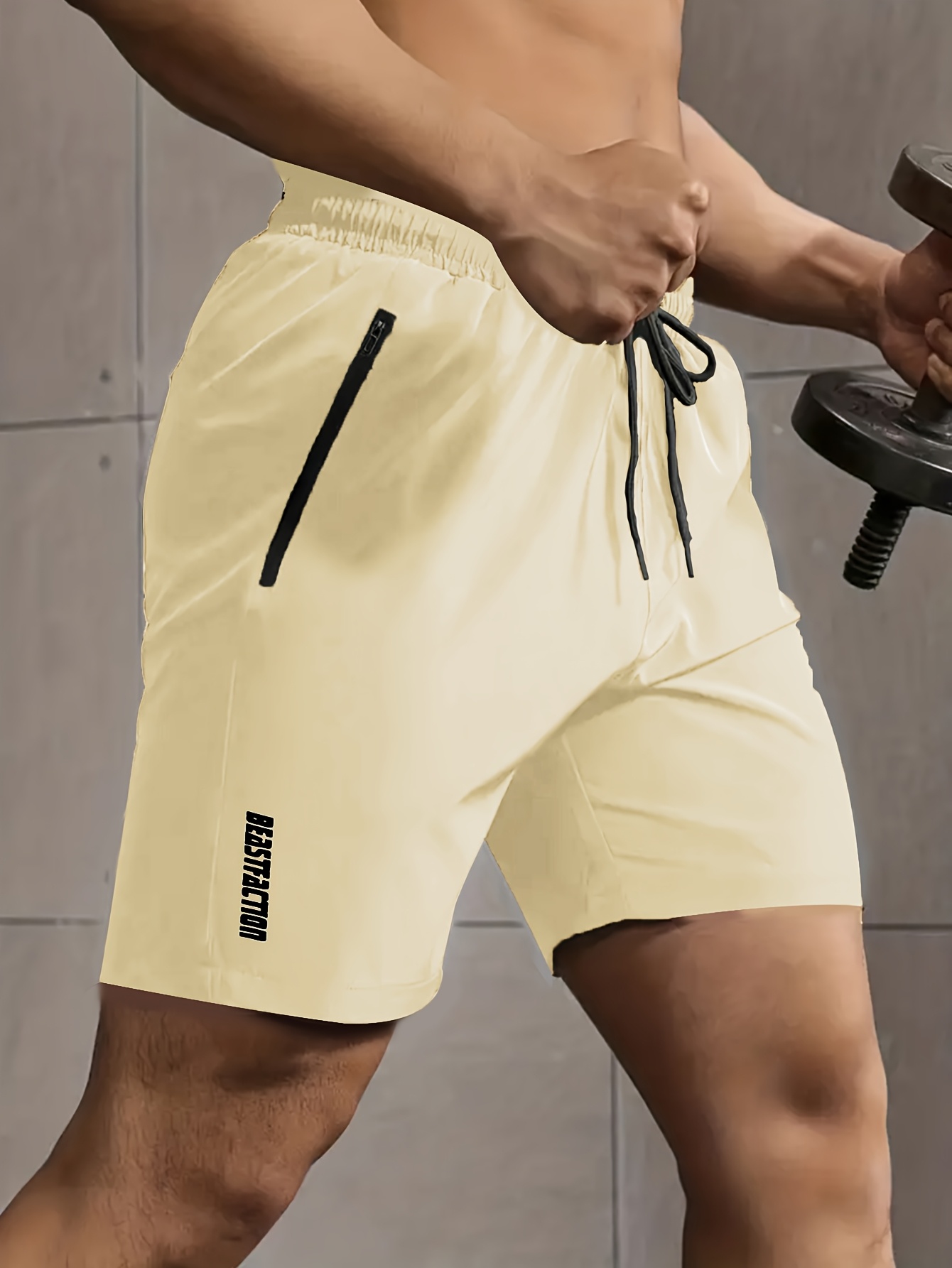 A Pair of Men'S Casual And Minimalist Style Comfortable Shorts, Featuring Letter Print Pockets And Drawstrings, Suitable for Summer Outdoor Fitness Wear, Quick-Drying Comfortable Shorts with Slightly Stretchy Elastic Waistband And Drawstring, Ideal for Gym Workouts in The Summer.