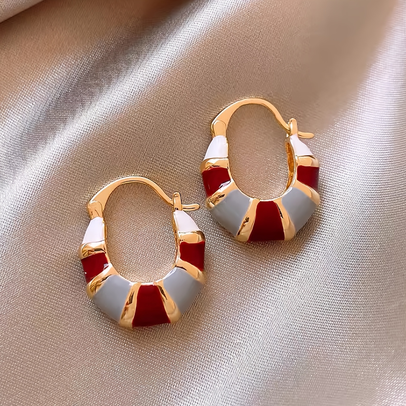 Image of 1 Pair French Retro Elegant Light Luxury Premium Fashion Niche Geometric Contrast Colorful Oil Ear Hooks Suitable For Women' Holiday Gathering Wear
