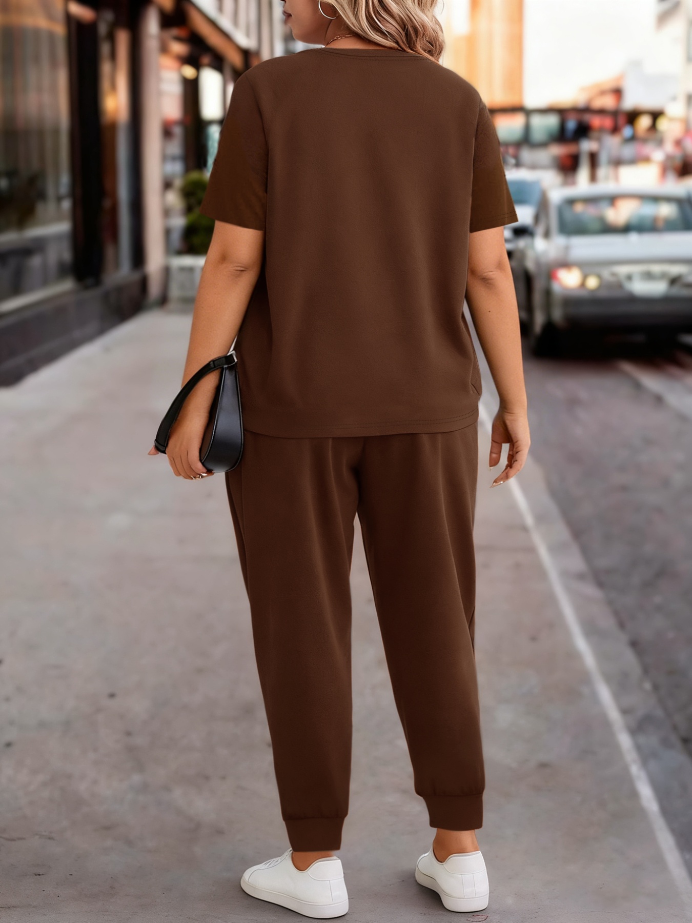 Ensemble Vintage Streetwear — Jogging & T-shirt Graphique Ensemble de détente 2 pièces pour femme grande taille, T-shirt et jogging doux à élasticité moyenne avec cordons de serrage et poches, imprimé graphique, style décontracté idéal pour le printemps et l