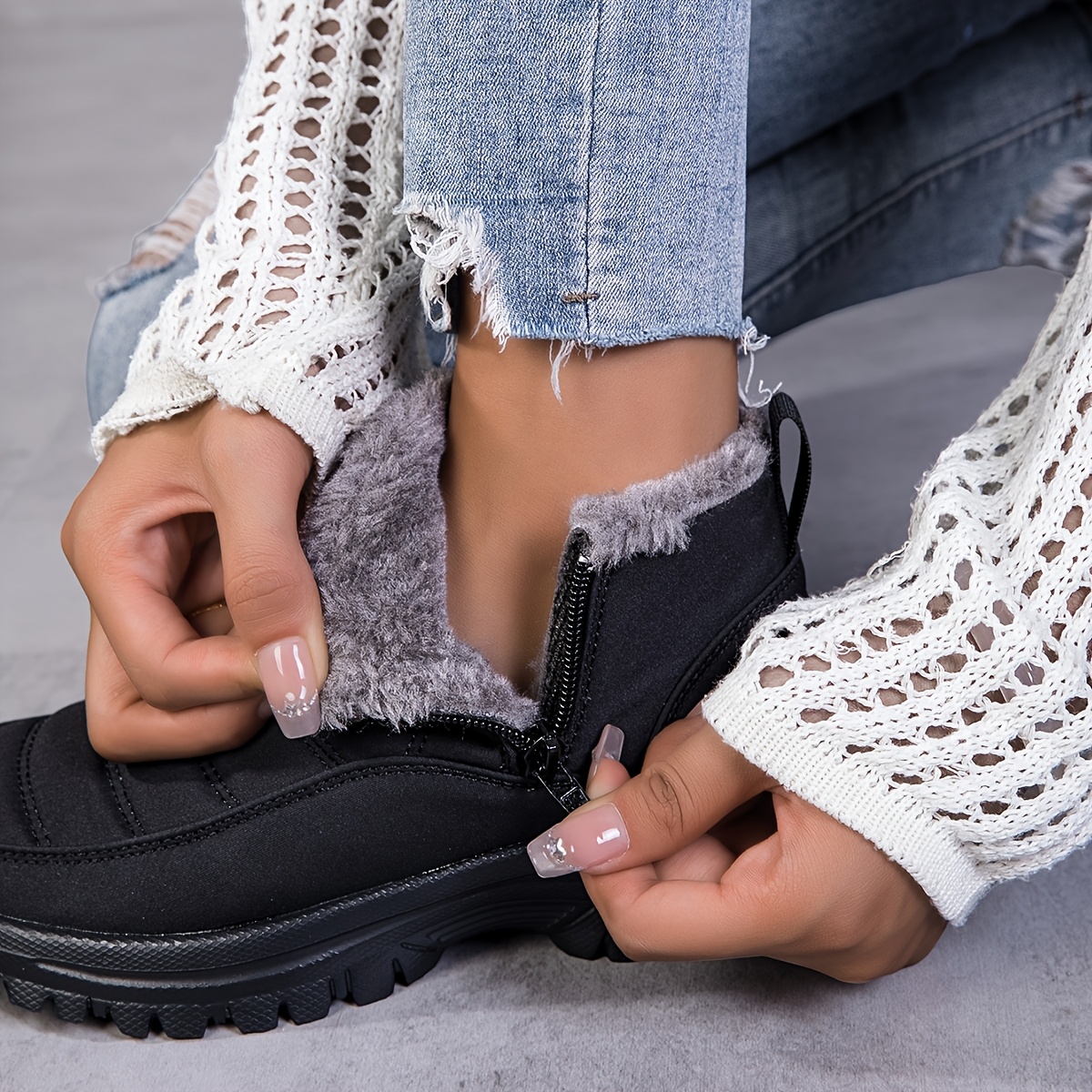 Women's Short Zip-Up Snow Boots with Embroidery