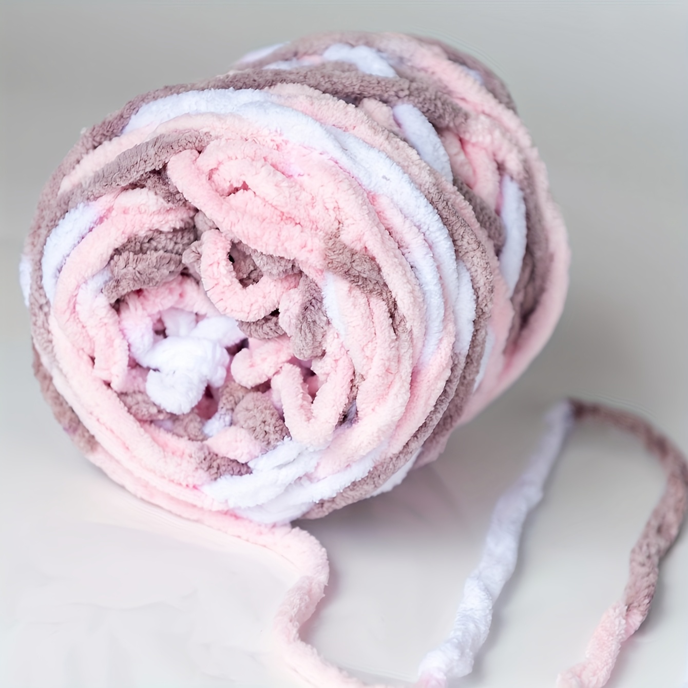 

100g100% Polyester, Coarse -knitted Yarn, Suitable For Crochet, Gradient Dyed In Pink And Gray.