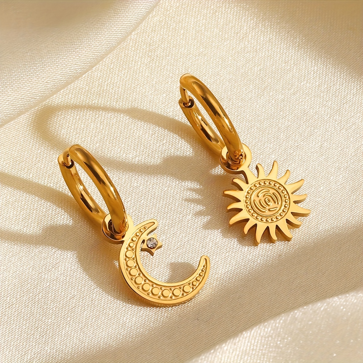 E-shop 1 Paar modische Retro Asymmetrische Sonne Mond Stern Anhänger Ohrringe - 316 Edelstahl Hypoallergen Nicht Verblassend Elegante Ohrringe,
