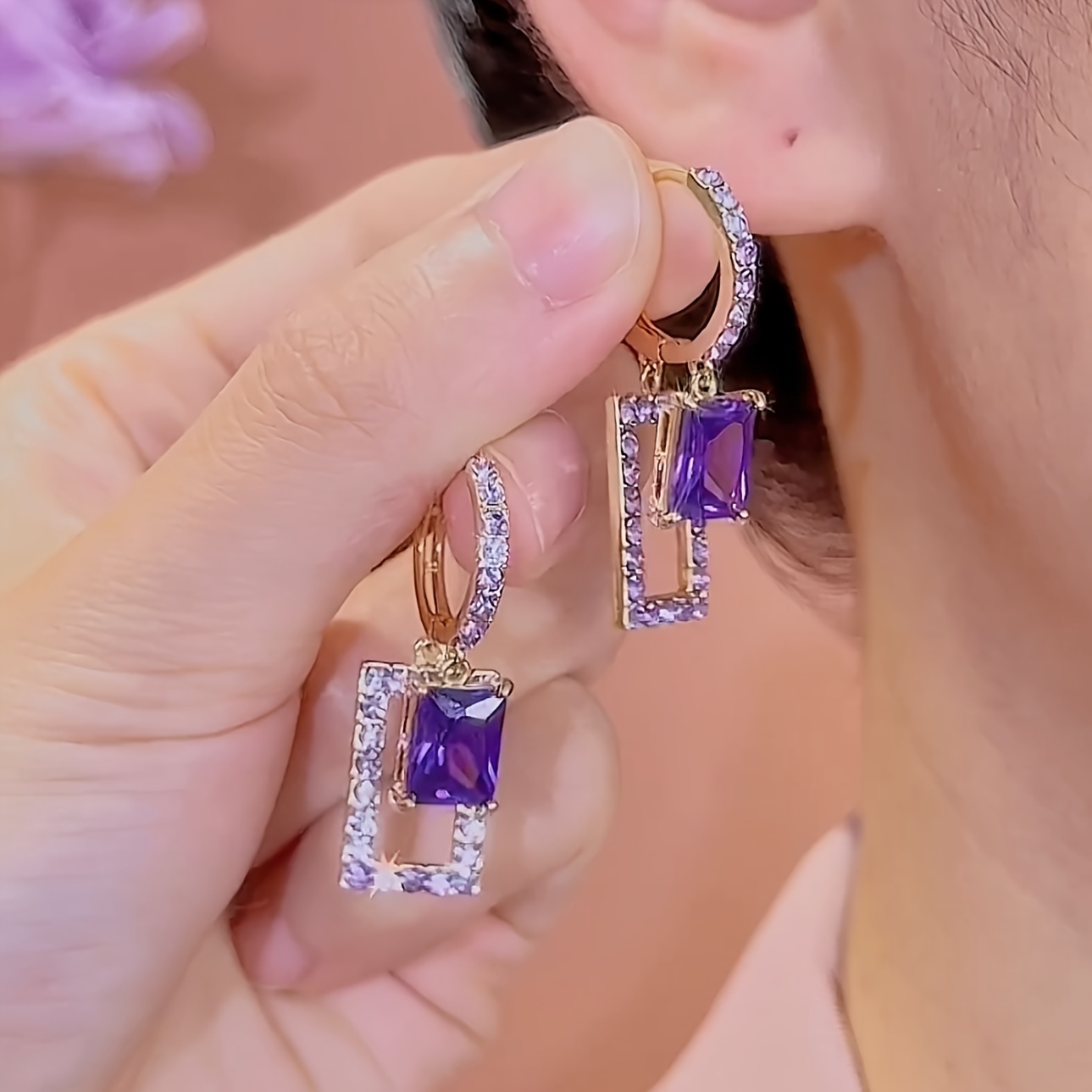 TEMU 1 Paire de Boucles d'Oreilles Carrées Géométriques Violettes Élégantes et Luxueuses pour Femme, Créoles Pendantes Audacieuses - Grande Monture