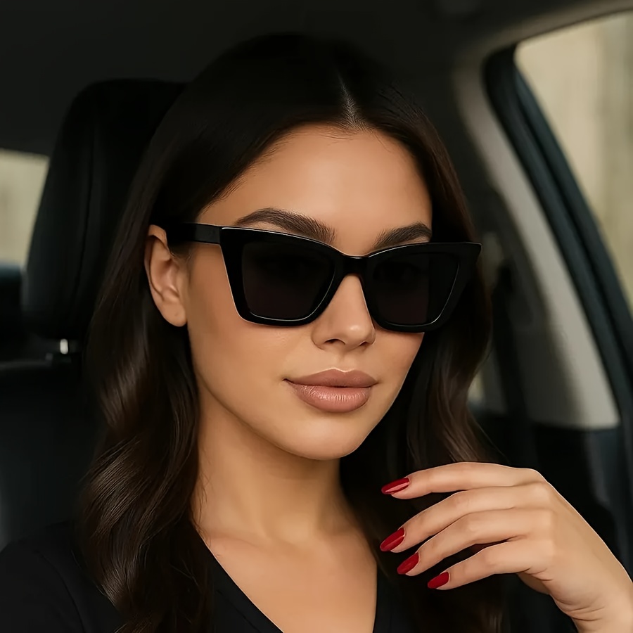 Vintage Punk Black Cat-Eye Glasses, Stylish Retro Decorative Eyewear for Women, Unique And Durable PC Glasses, Perfect for Parties And Back-To-School Season