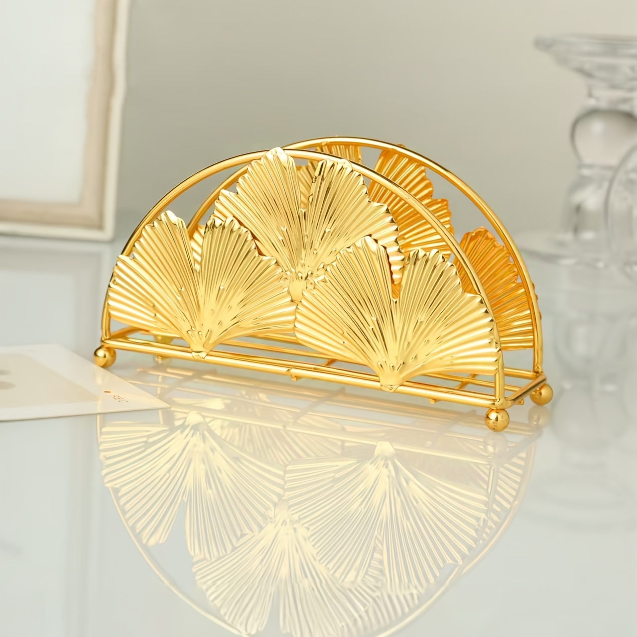 E-shop 1 Eleganter Serviettenhalter aus Eisen mit floralen Ginkgo-Blättern - Dekorativer Papierhandtuchspender für Esstische und Couchtische,