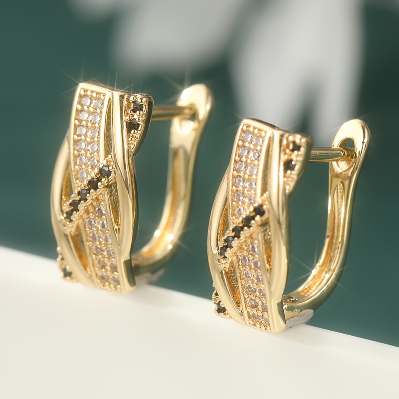 Image of Lady's Golden And Elegant Ear Buckles, With Sparkling Synthetic Zirconia, A Fashionable And High-end Sense Of Versatile Jewelry, Making It A Perfect Gift For Festivals
