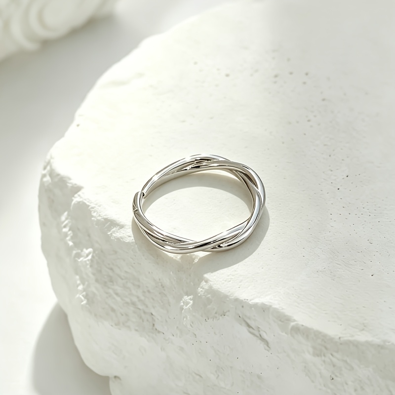 Minimalist and Elegant Interwoven Ring for Women, Niche Ins-style Cool Minimalist Plain Hoop Wrap-around Adjustable Finger Ring. Perfect for Holiday Weddings, Banquets, Parties. Back-to-school Season, Thanksgiving, Oktoberfest, Carnival