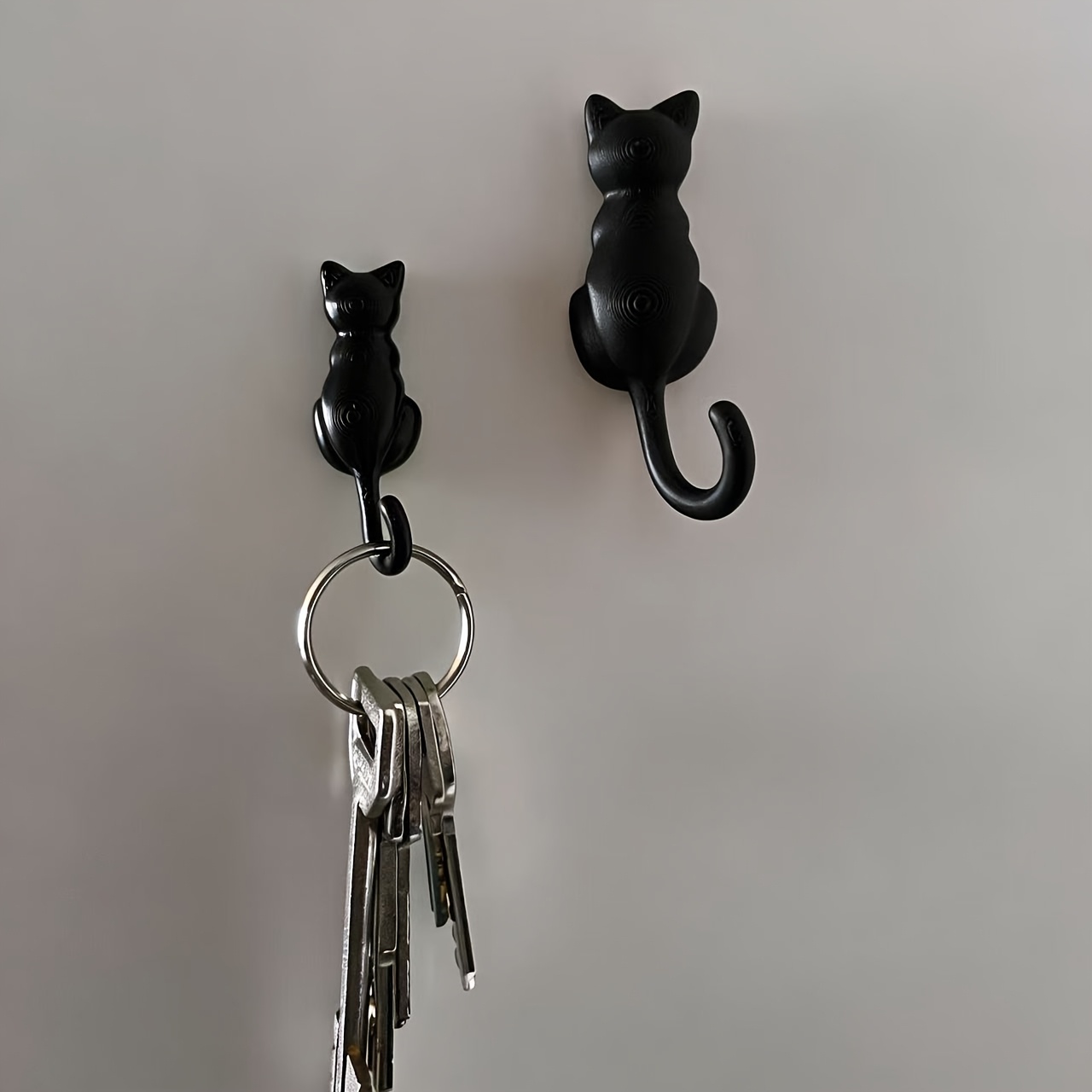 TEMU 2pcs Crochets Adhésifs Créatifs 3D Queue de Chat Noire, Crochets Muraux Trace Perçage, Organisateur de Clés d'Entrée, Crochet de Serviette de