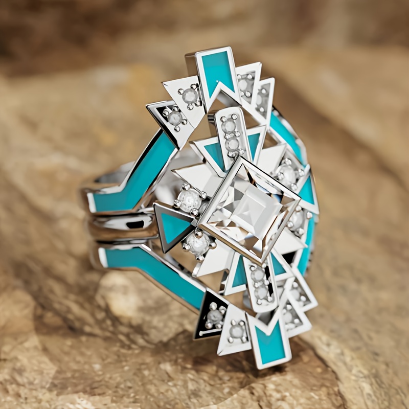 A Set Of Elegant And Multi-layer Chief Crown Rings, Set With Square Synthetic Zirconia Rings, Jewelry For European And American Women And Girls Is For Birthdays And Christmas.
