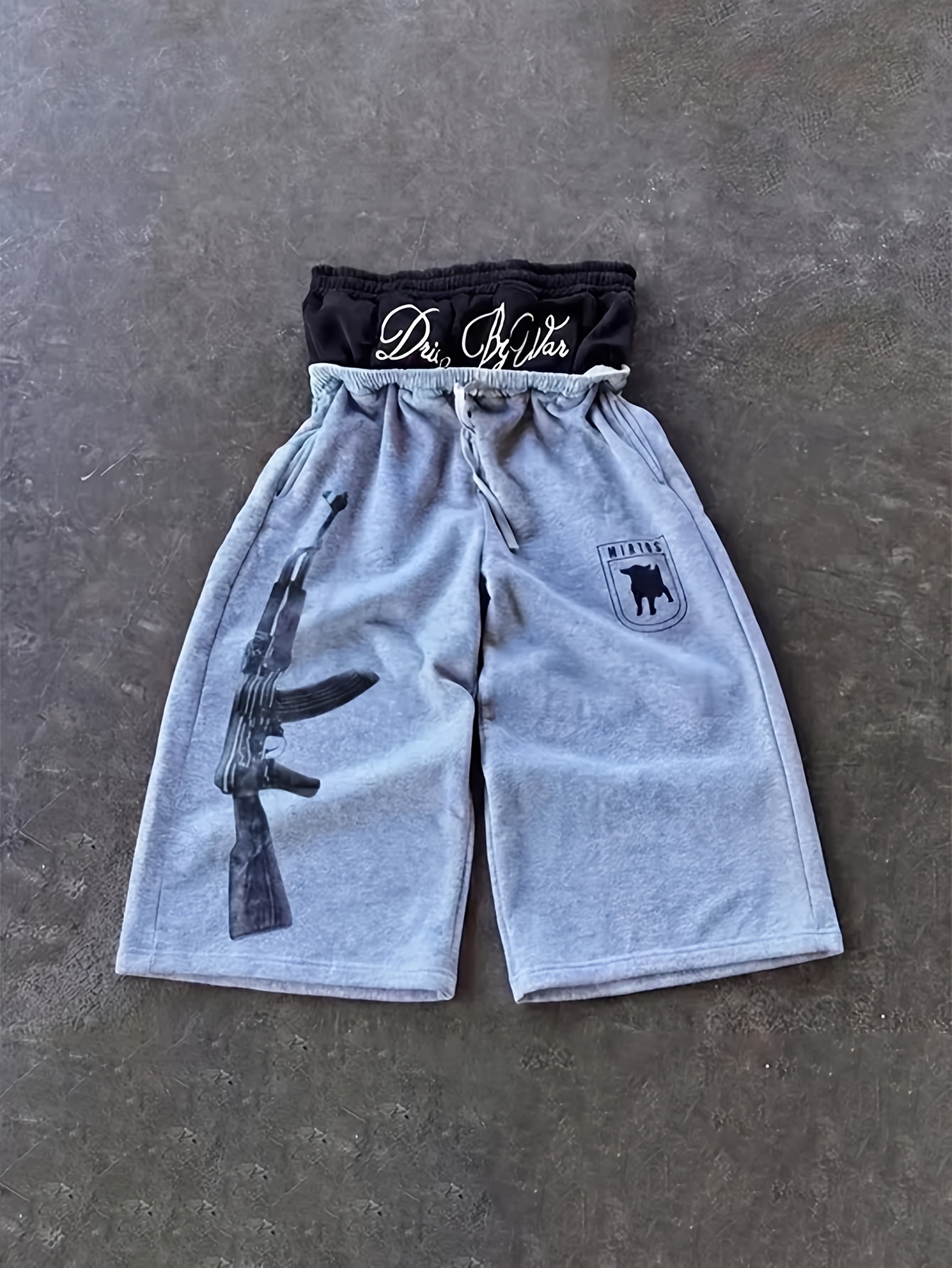 Pantaloni scurți unisex de vară Y2K pentru cupluri, în stil streetwear high- cu un design de model imprimat de nișă, aspect 2-în-1 cu design de pantaloni scurți și picior de pantalon