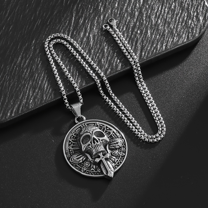 PPFM 00s skull top necklace