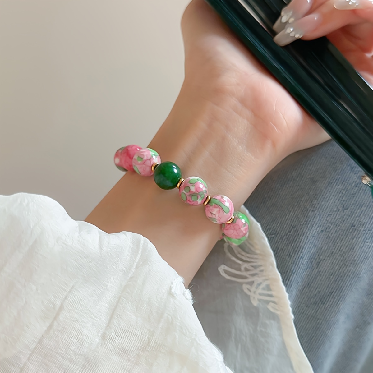 

Elegant Red & Green Gradient Glass Beaded Stretch Bracelet - Versatile Chinese Style For Women, Perfect For Casual Attire Or Gifting