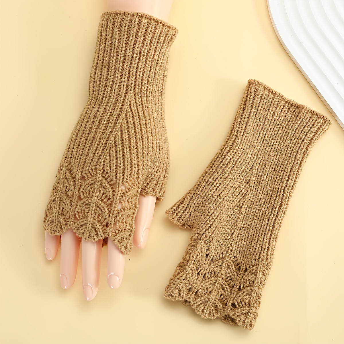 Women's Autumn/Winter Short Fish-Scale Gloves
