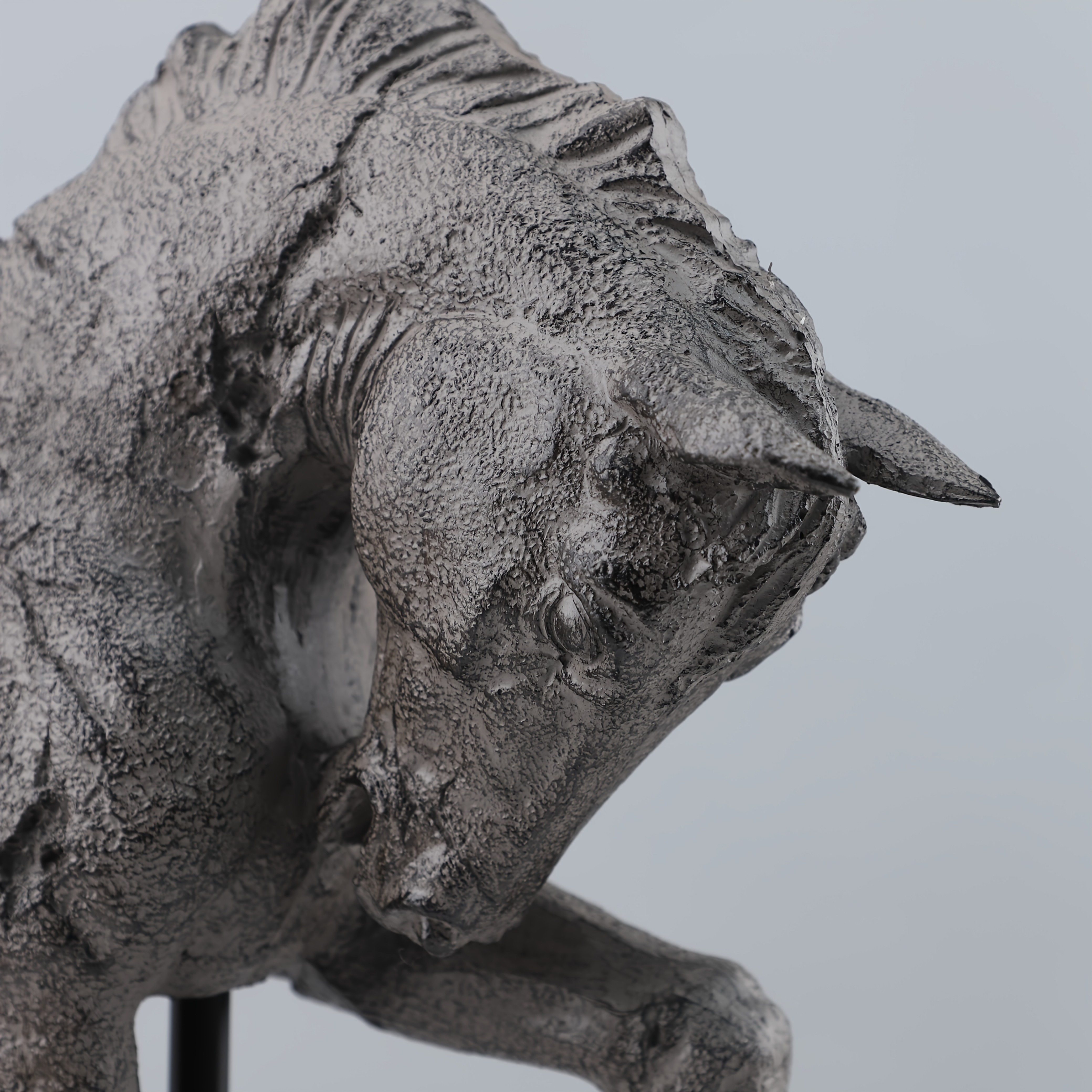 An American-Style Vintage General'S Leg-Lifting Horse Head Statue, Featuring a Sturdy Display Stand, Suitable for Indoor And Outdoor Decoration, Equine Wall Art for Home, Office