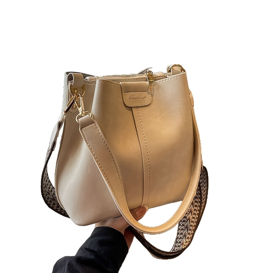 Image of Fashionable Retro Women's Shoulder Bag - Large Capacity, Easy And Casual Handbag For Carrying, High-quality Commuter Bucket Bag