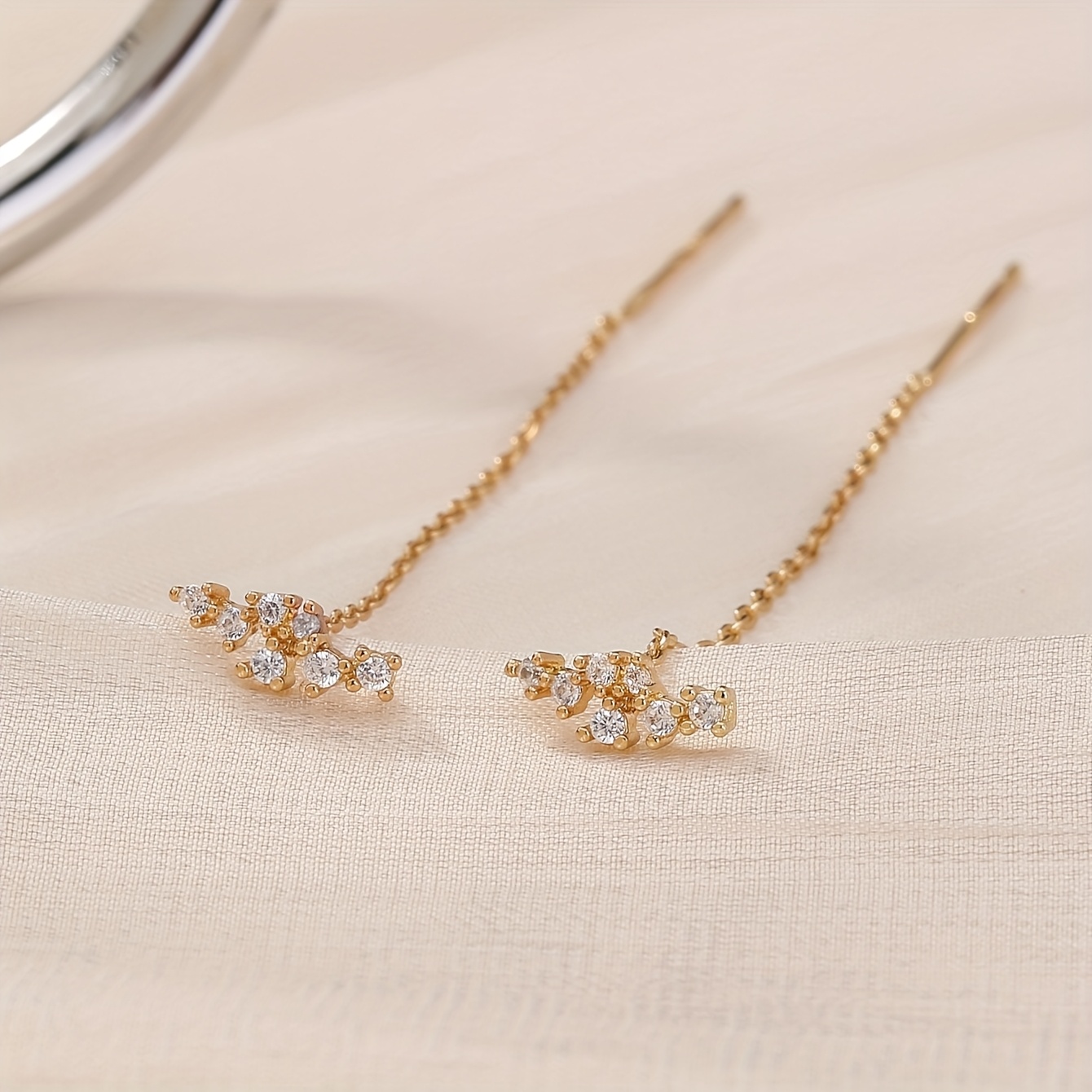 E-shop 1 Paar Elegante Mode Leichtes Design Micro Pave Synthetische Zirkonia Quaste Ohrstecker Damen Vielseitige Schmuck