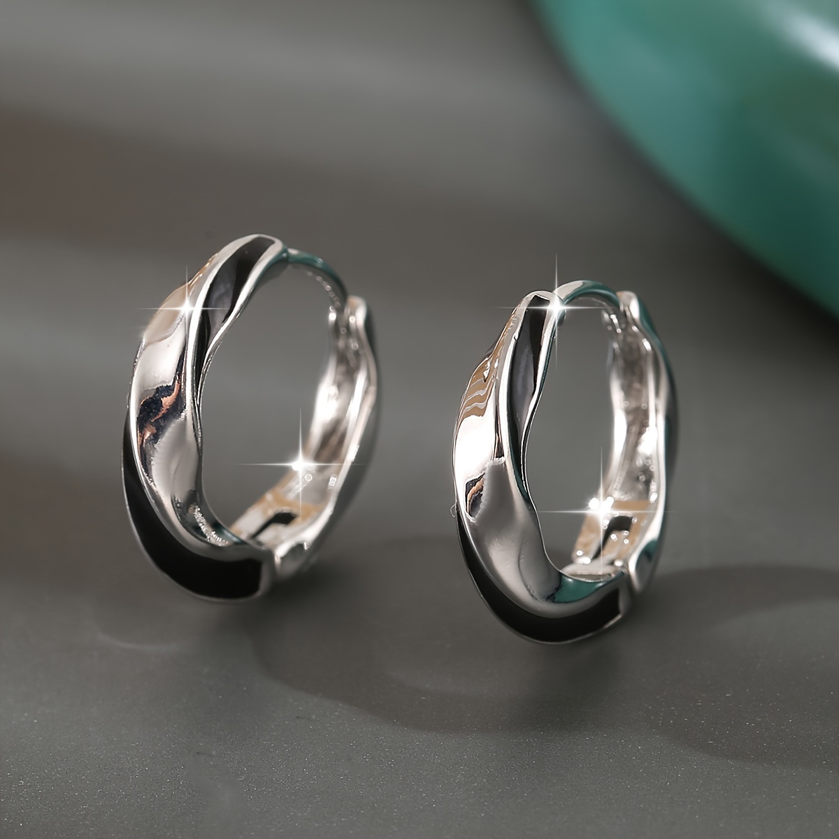 Image of 1 Pair Of Copper Temperament Retro Irregular Circular Ear Loops Fashionable Design Women's Earrings Birthday Dating Gift