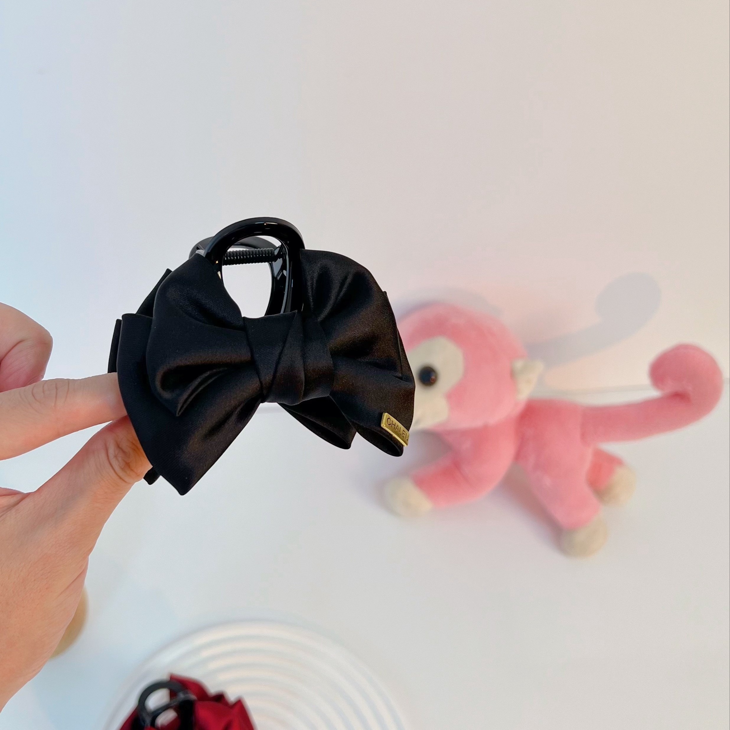 Image of Elegant Acrylic Hair Clip, Solid Color , Middle Size, Single Piece, Cute Minimalist Korean Style, Accessory For Valentine's Day