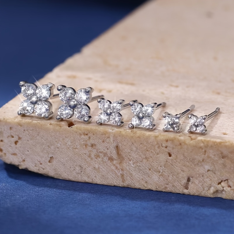 E-shop 6-teiliges Set in 3 Größen – Kupfer-Set mit synthetischen Zirkonia – Mini-Blumen-Ohrstecker mit synthetischen Zirkonia – Petite Ohrringe