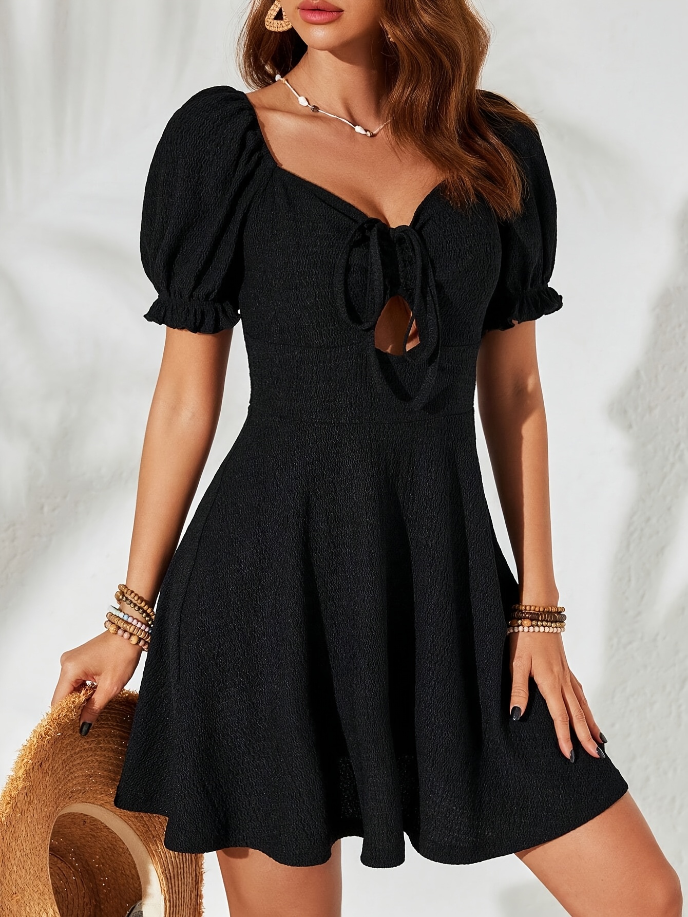 robe noire femme détail découpe manches bouffantes Temu Switzerland