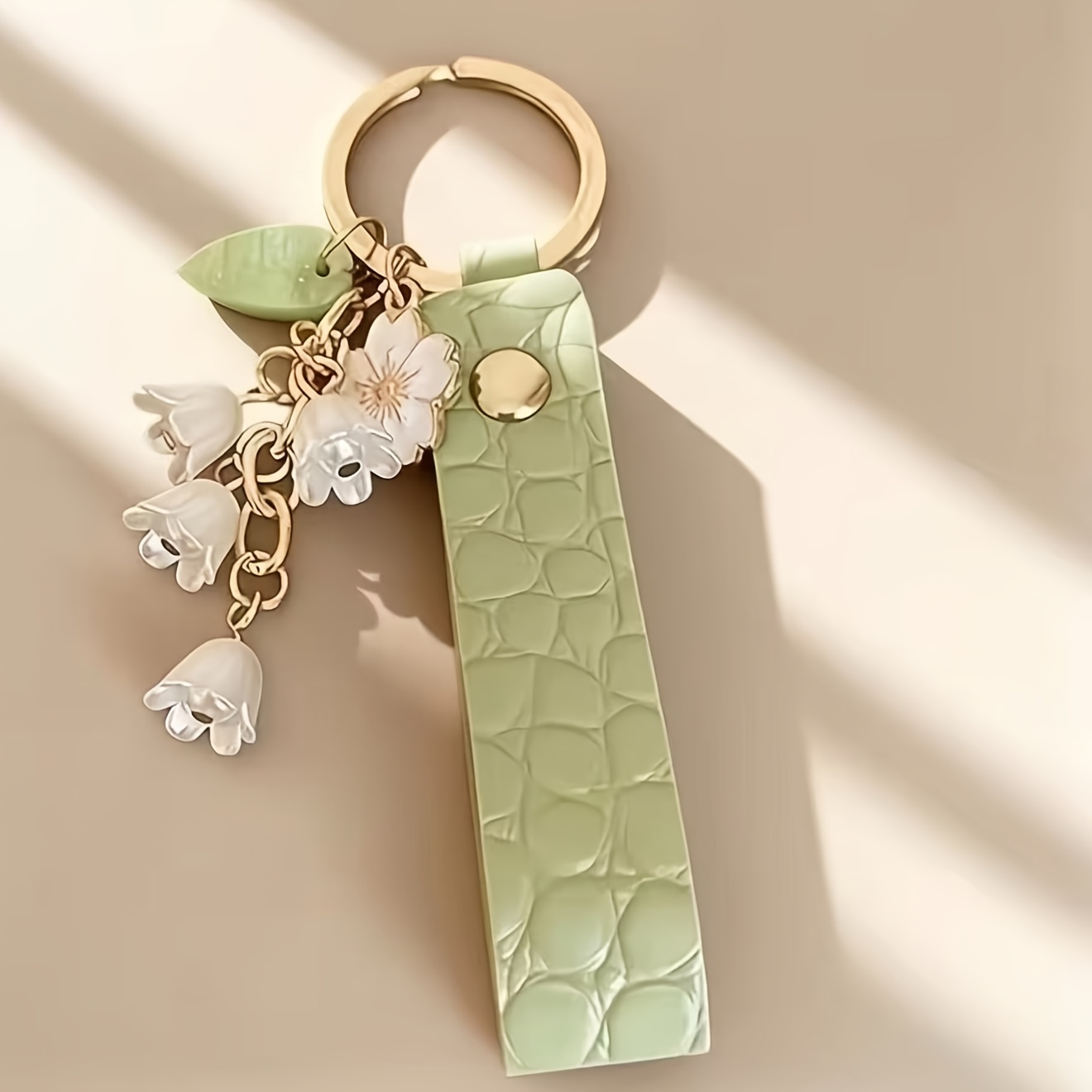 TEMU A New, Stylish, Elegant, High-quality Women' Green Keychain With Lily Of The Valley Charm, Key Ring, Suitable For Valentine's Day And New Year,