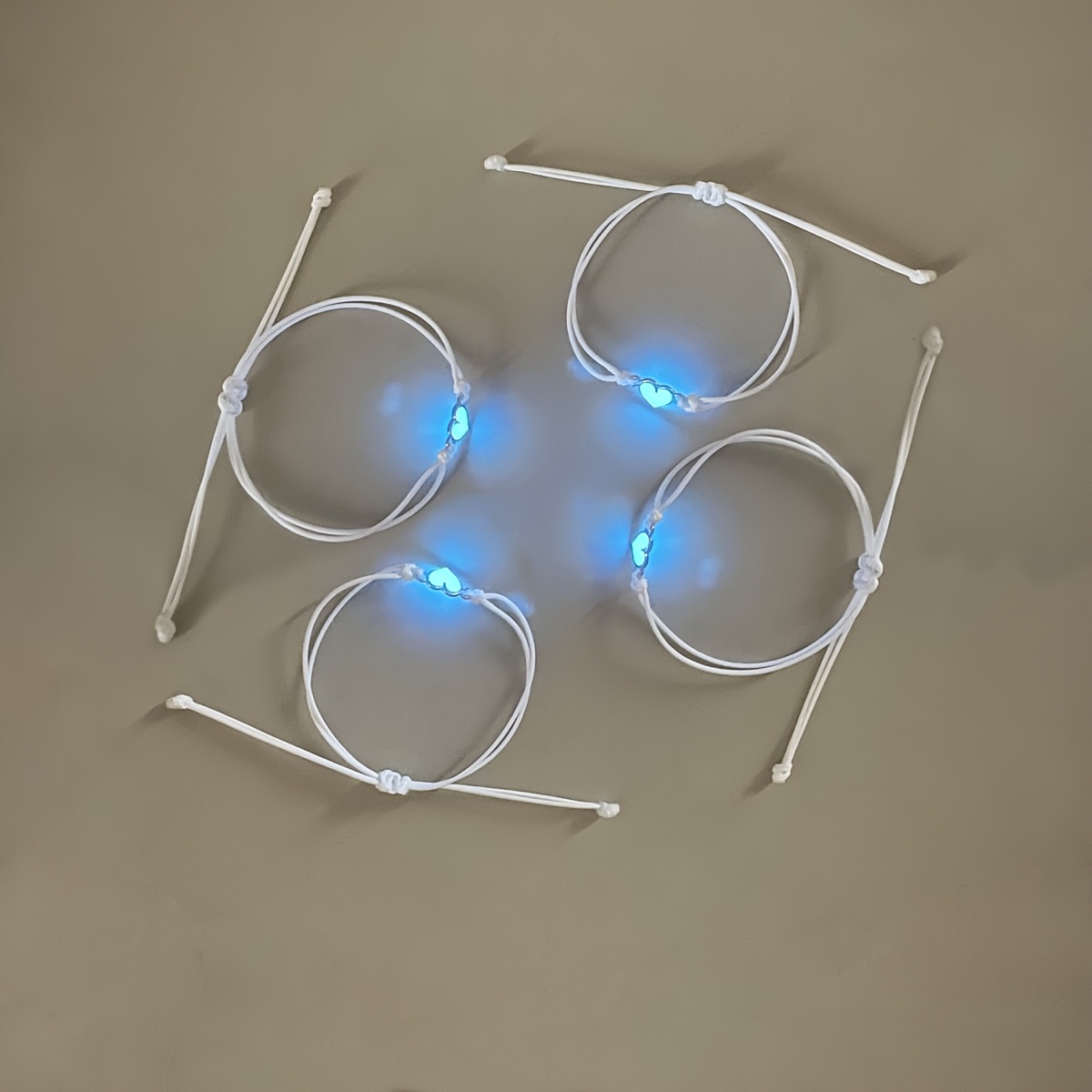 4pcs Glow-In-The-Dark Heart-Shaped Bracelet Set