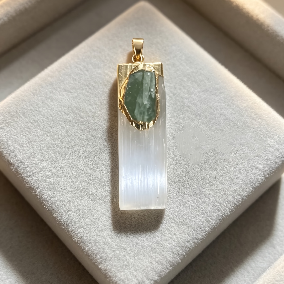 TEMU Pendentif 1 pièce en d'aventurine verte transparente, style bohème, à double , luxe léger, simple, polyvalent, haut de gamme, un cadeau parfait