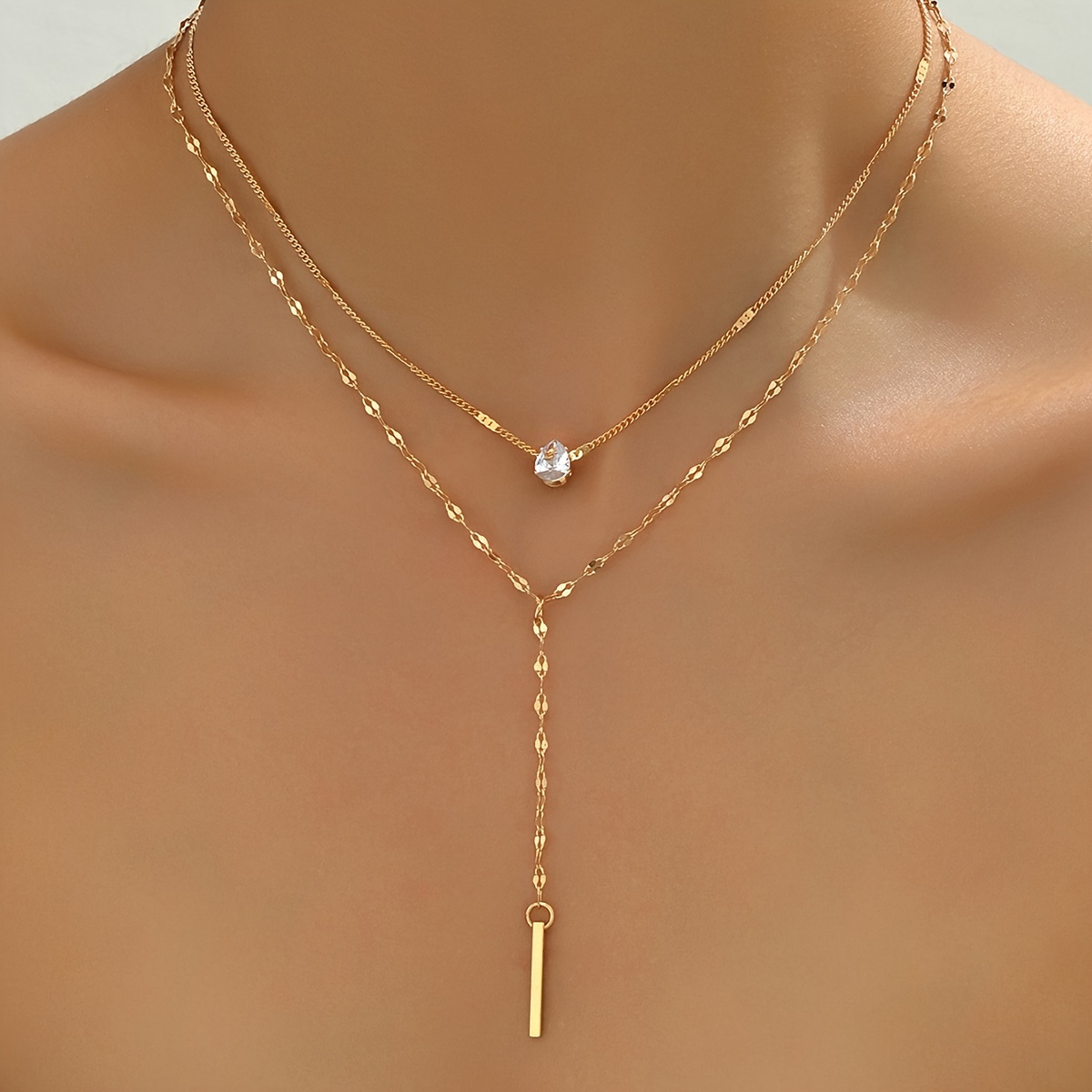 Colar com Pingente de Strass Multicamadas