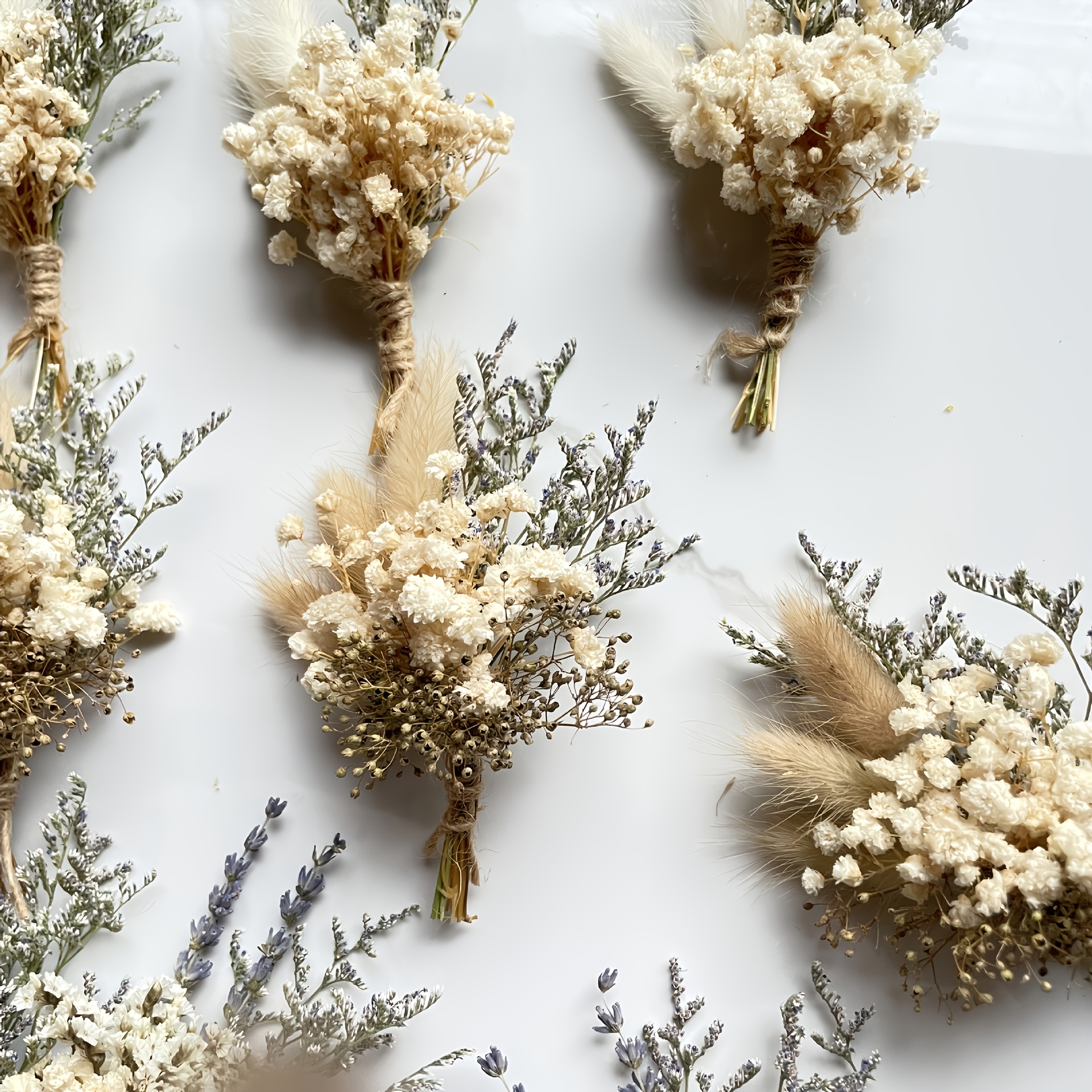 E-shop Set mit 6 Miniatur-Trockenblumensträußen für Hochzeitsdekorationen, Herren-Boutonnieren und Tischdekorationen mit Pampasgras