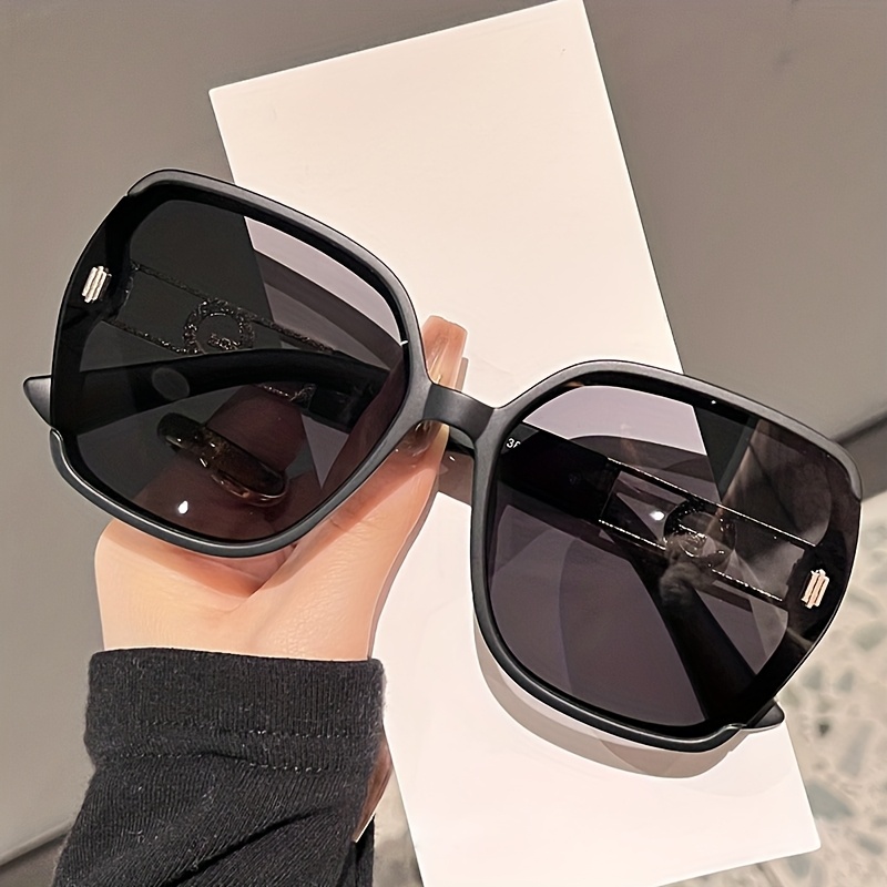 Modern Fashion Sunglasses | All-match Daily Pc Lightweight Design | Unisex Comfortable | Essential For Commuting, Shopping, And Photography