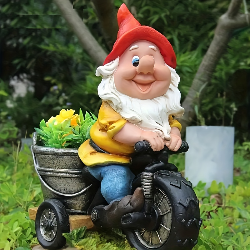 

1pc Resin Garden Gnome Statue, Decorative Art Gnome On Tricycle, Bird-feeding Dwarf Figurine, Outdoor Garden Decor