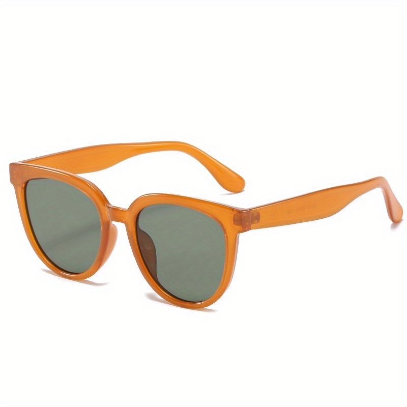 trendy womens glasses 2025 featuring classic round retro  display picture 1