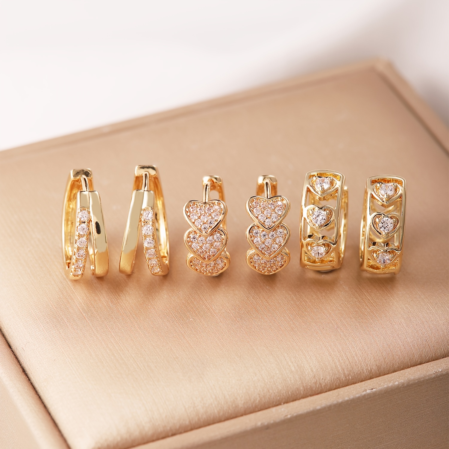 TEMU 3 Pairs Of Simple Golden Hoop Earrings, Heart & Flower Stud Earrings, Cute 5-petal Flower Stud Earrings, Suitable For Women' Wear And Halloween