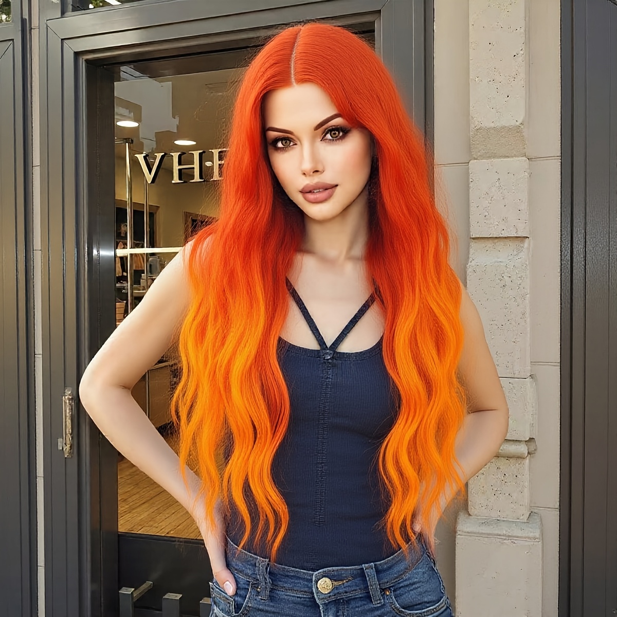 E-shop 26-Zoll orange lange lockige synthetische Perücke aus hitzebeständigen Fasern für Damen, für den täglichen Gebrauch Partys