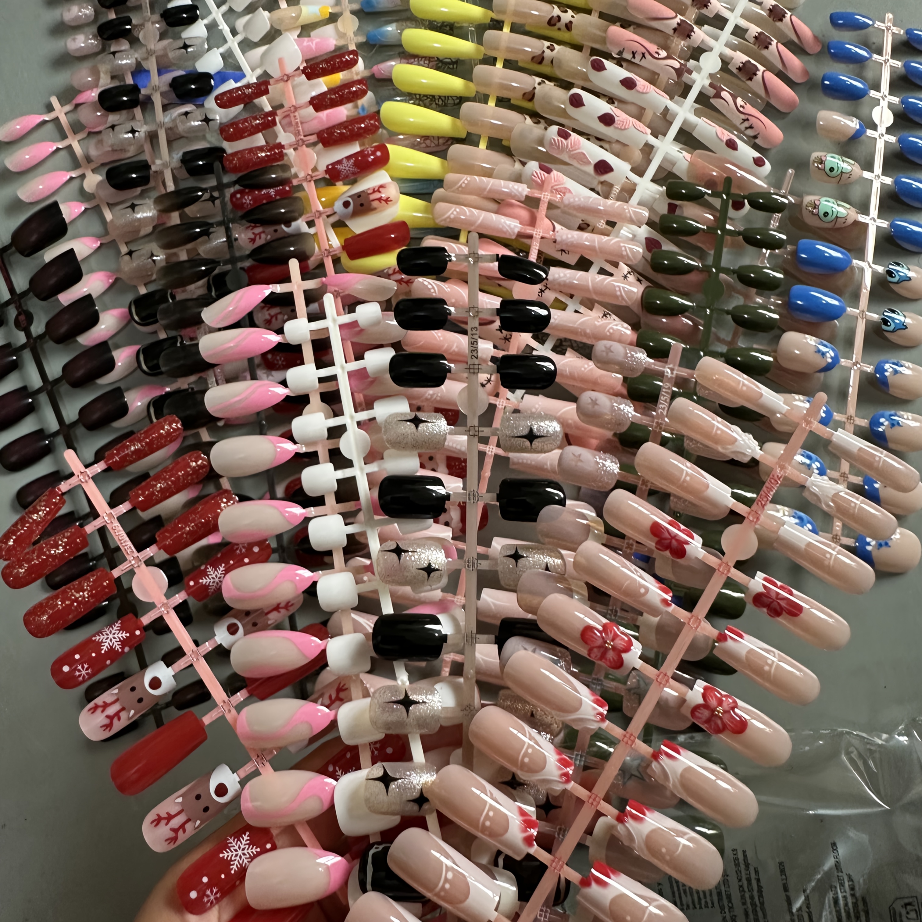 TEMU 144pcs Press On Nails, Random Assorted Styles Medium Coffin False Nails, Multiple Color And Pattern Designs Nail Set For Women, Shapes For Daily