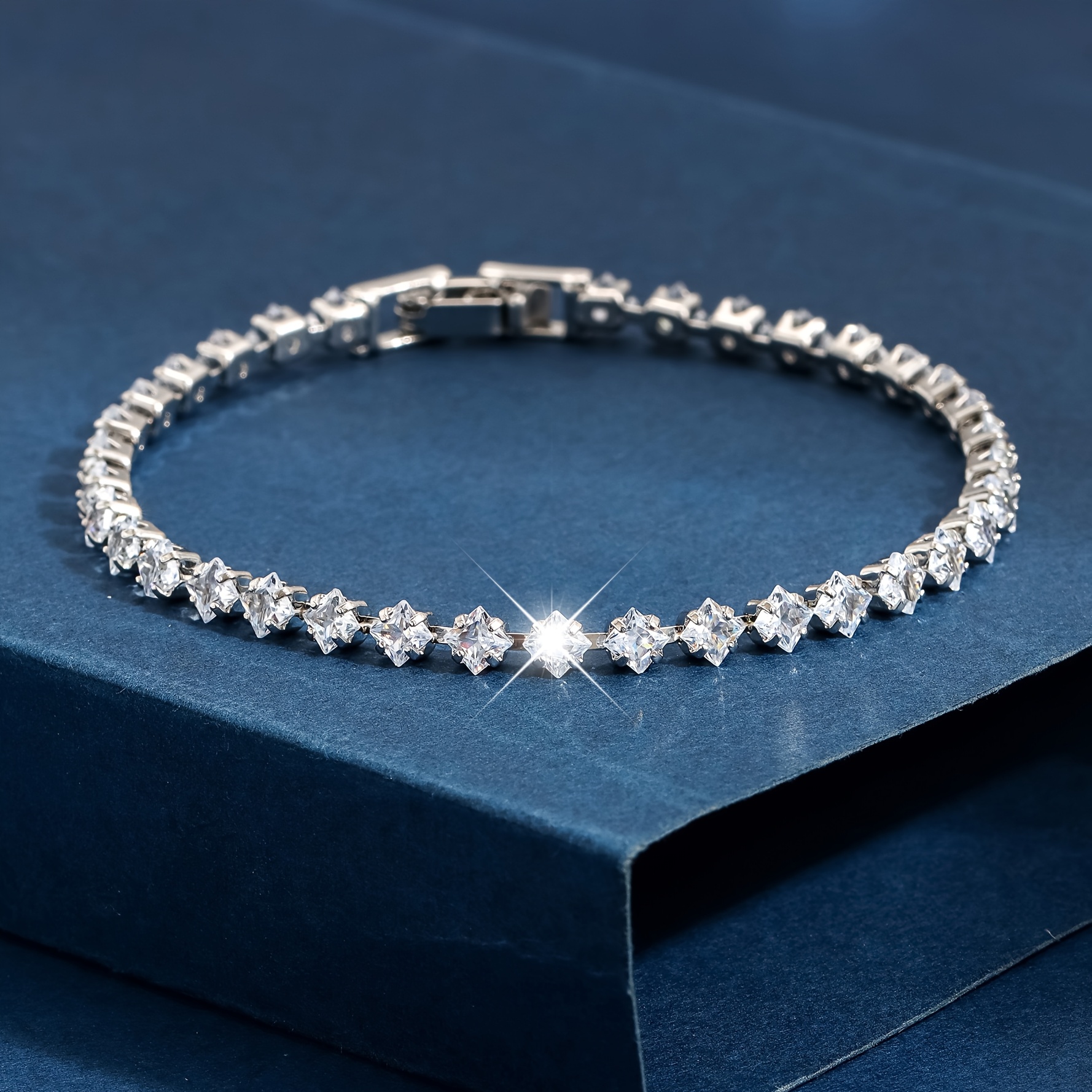 E-shop 1 Stück Einfaches Modisches Quadratisches Tennis-Armband, Exquisites Charmantes Kupfer-Hypoallergenes Modearmband für Frühling Sommer, Funkelnde