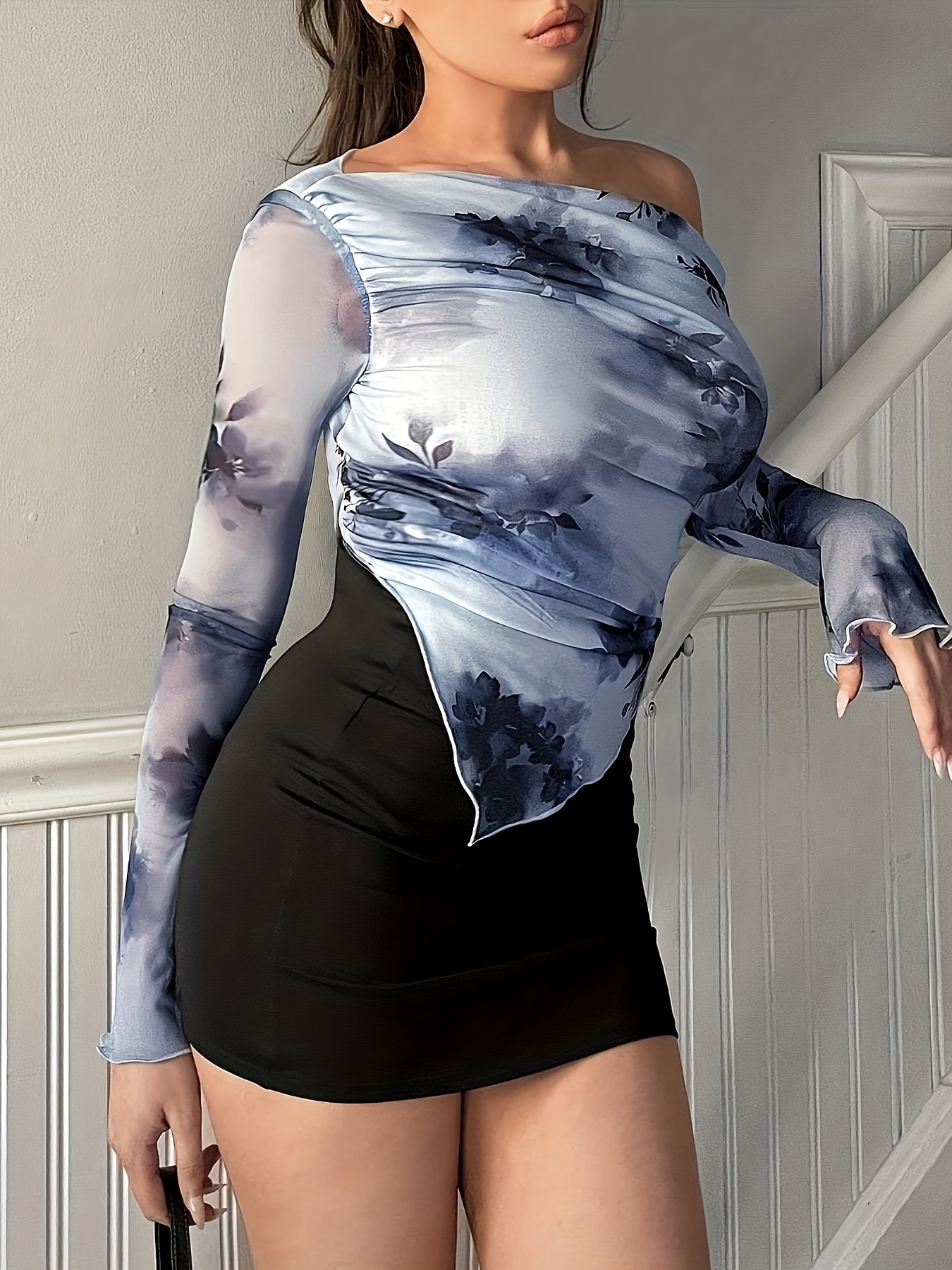 Spring and Autumn Women's T-shirt with Irregular Edges