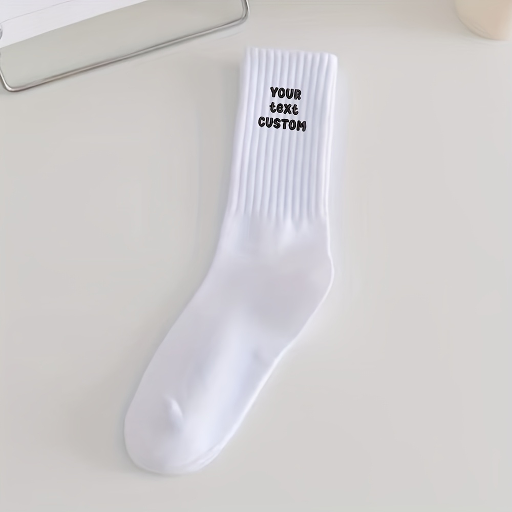 E-shop Ein Paar individuell bestickte Sportsocken, personalisiert mit einem einzigartigen Text für hübsche Männer und schöne Frauen, mit lustigen,