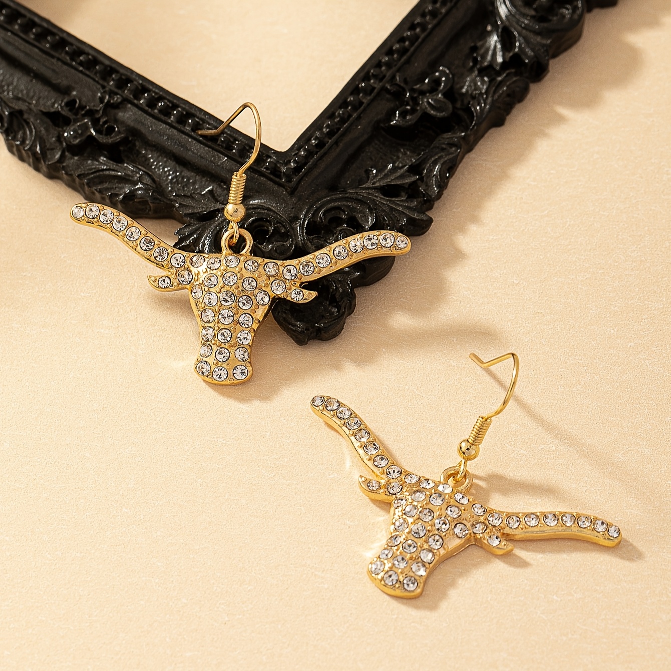 TEMU Une paire de boucles d'oreilles tête de style cowboy western avec tendance