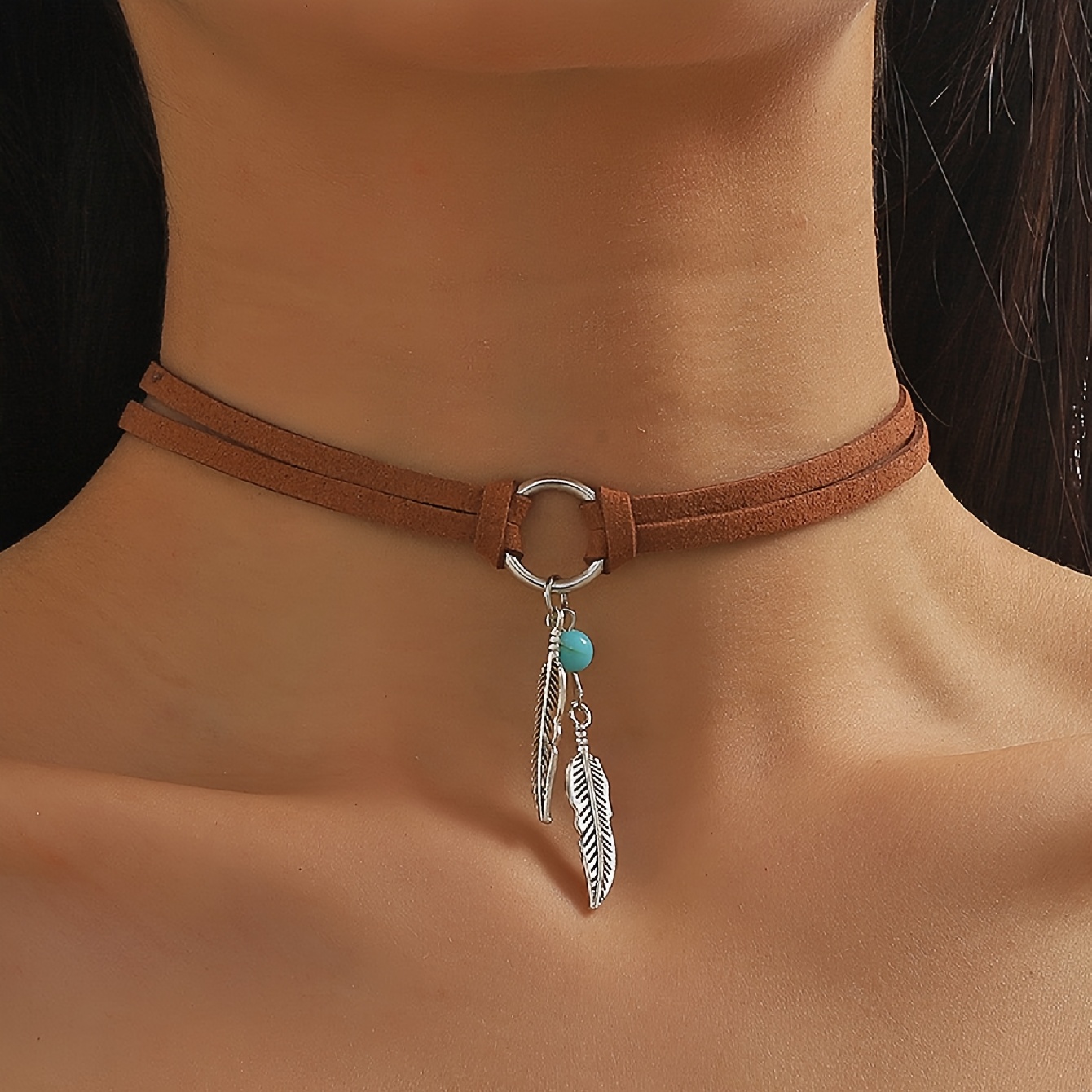 E-shop 1 Stück Doppelschicht Wildleder-Choker Halskette, Feder & Perlenanhänger Details, Ideal für Freizeitkleidung & zum Verschenken an Frauen