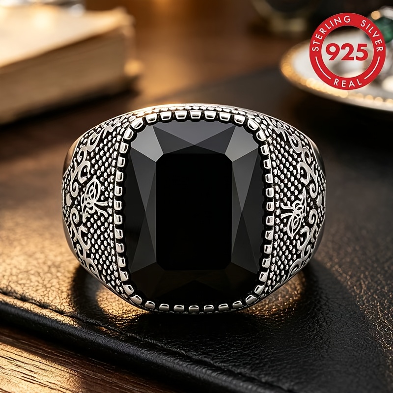 1 S925 Silvery Ring Set With 8 Carats Of Cubic Synthetic Cubic Zirconiaia. A Universal Style For Men And Women, Featuring Luxury And , And Fashion. Suitable As A Gift For Men Or Women, For Daily Wear.