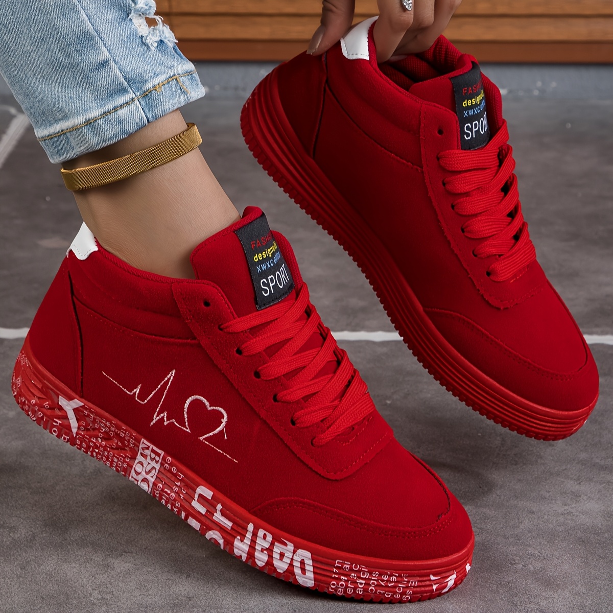 

Women's Red Casual Sneakers With Heart Print - Soft Sole, Breathable Fabric Skate Shoes - Lace-up Low-top Platform - Perfect Valentine's Day Gift For Her, Cute Shoes