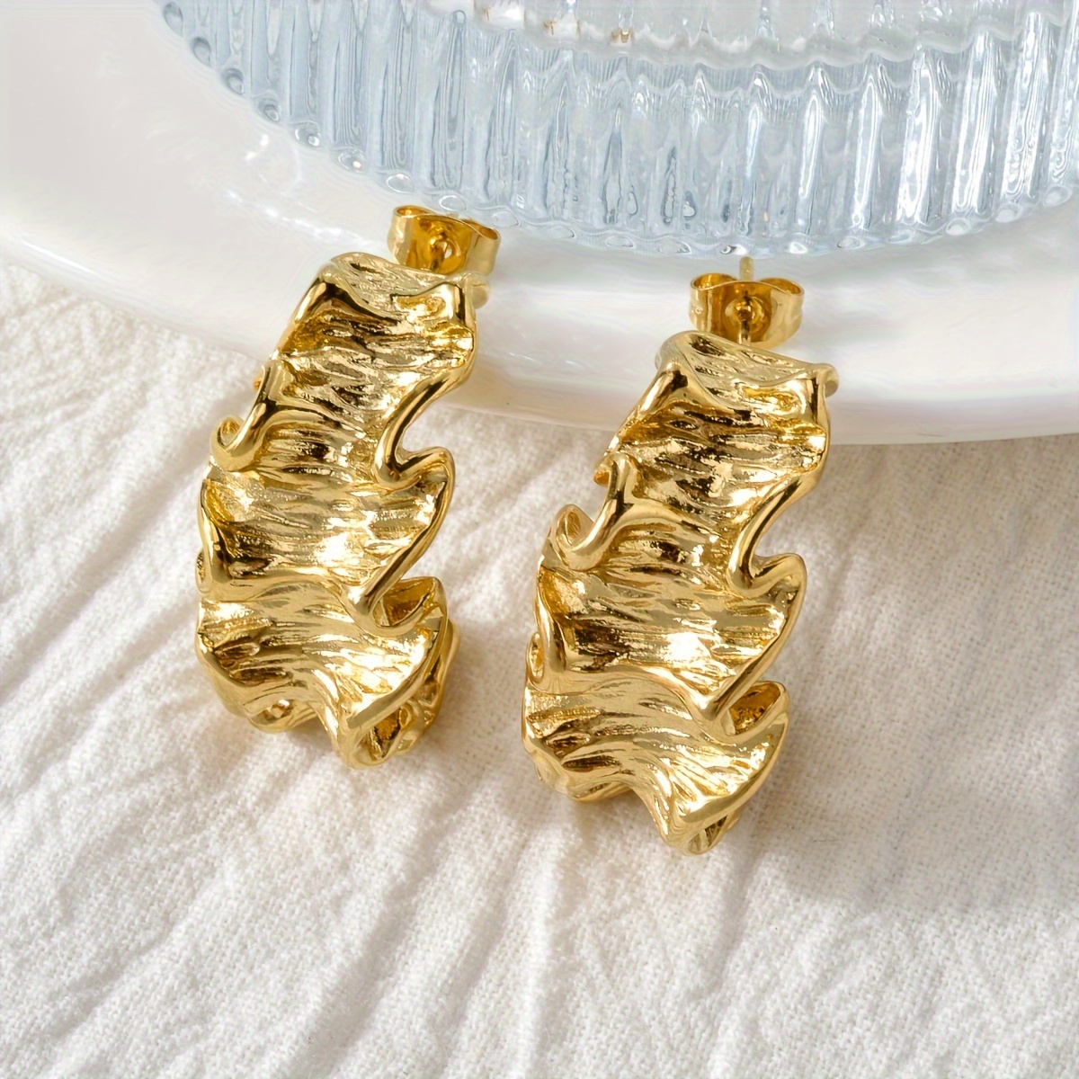 

1pair Retro Stainless Steel Hoop Earrings For Men, Trendy Geometric Pleated C-shaped Earrings For Daily Wear, Wedding Party New Year Gift