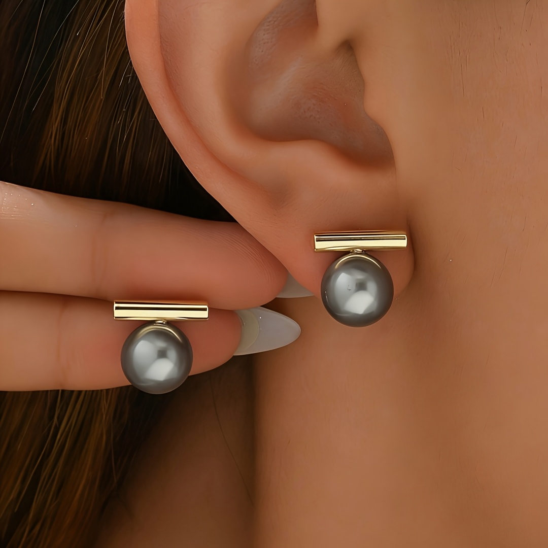 A Pair Of Niche-designed Gray Earrings For Women, Featuring A Vintage Aesthetic And High-end . Suitable For Wedding Banquets, Balls, Music Festivals, Holiday Gifts, And Daily Wear