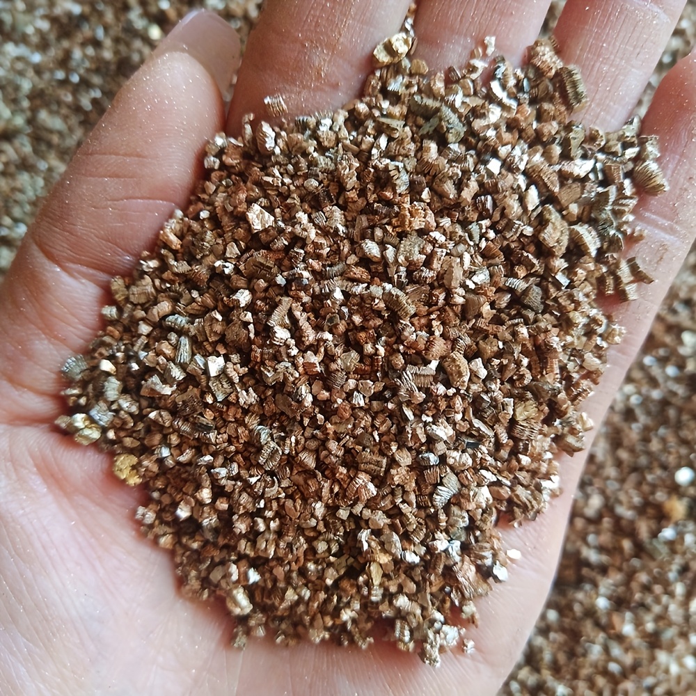 Vermiculite, A Versatile Plant Substrate, Is Lightweight And Aesthetically For Decorative Purposes, Used For Surface Mulching